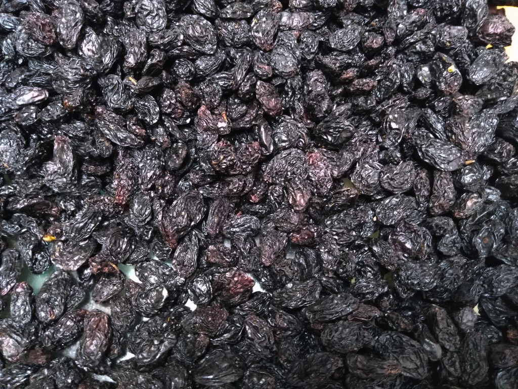 Sun dried raisins Sun dried raisins
