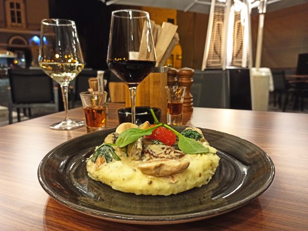 Top Hungarian and Romanian local food Top Hungarian and Romanian local food