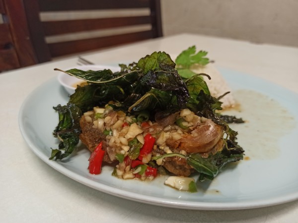 Stir fried preserved egg with crispy basil (Kai Yiew Ma Kra Prao Krob) Stir fried preserved egg with crispy basil (Kai Yiew Ma Kra Prao Krob)