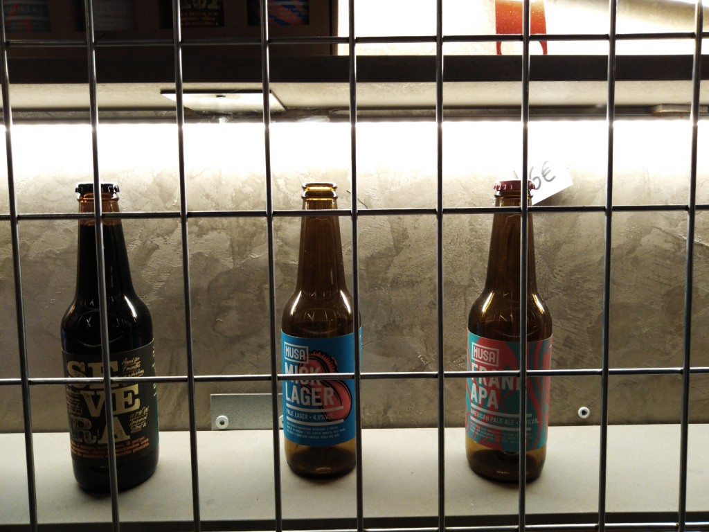 Frank APA. An American Pale ALE, with IBU 35 and 5% alcohol. Frank APA. An American Pale ALE, with IBU 35 and 5% alcohol.