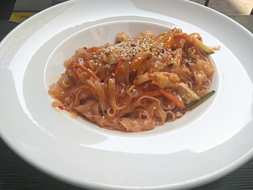 Thai rice noodles with chicken - Pecs. Thai rice noodles with chicken - Pecs.