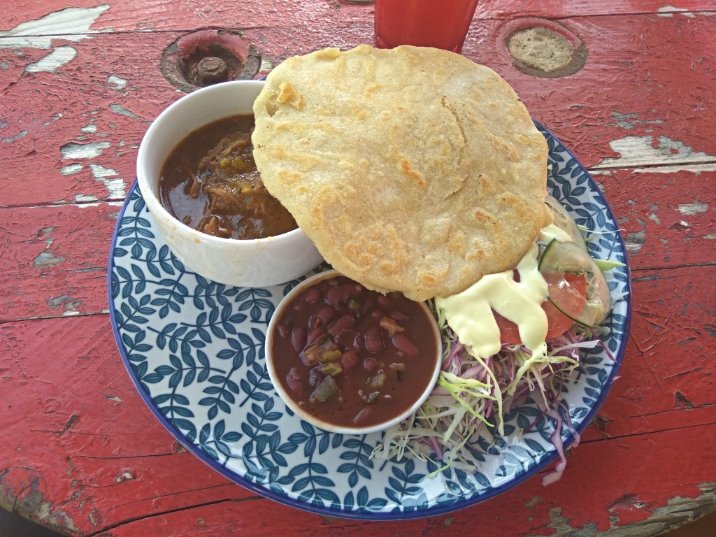 Casado con carne en salsa - Costa Rica Casado con carne en salsa - Costa Rica