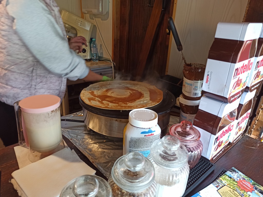 When almost ready, spread evenly Nutella on half of the pancake. Leave about 1,5-centimeter space from the edge. When almost ready, spread evenly Nutella on half of the pancake. Leave about 1,5-centimeter space from the edge.