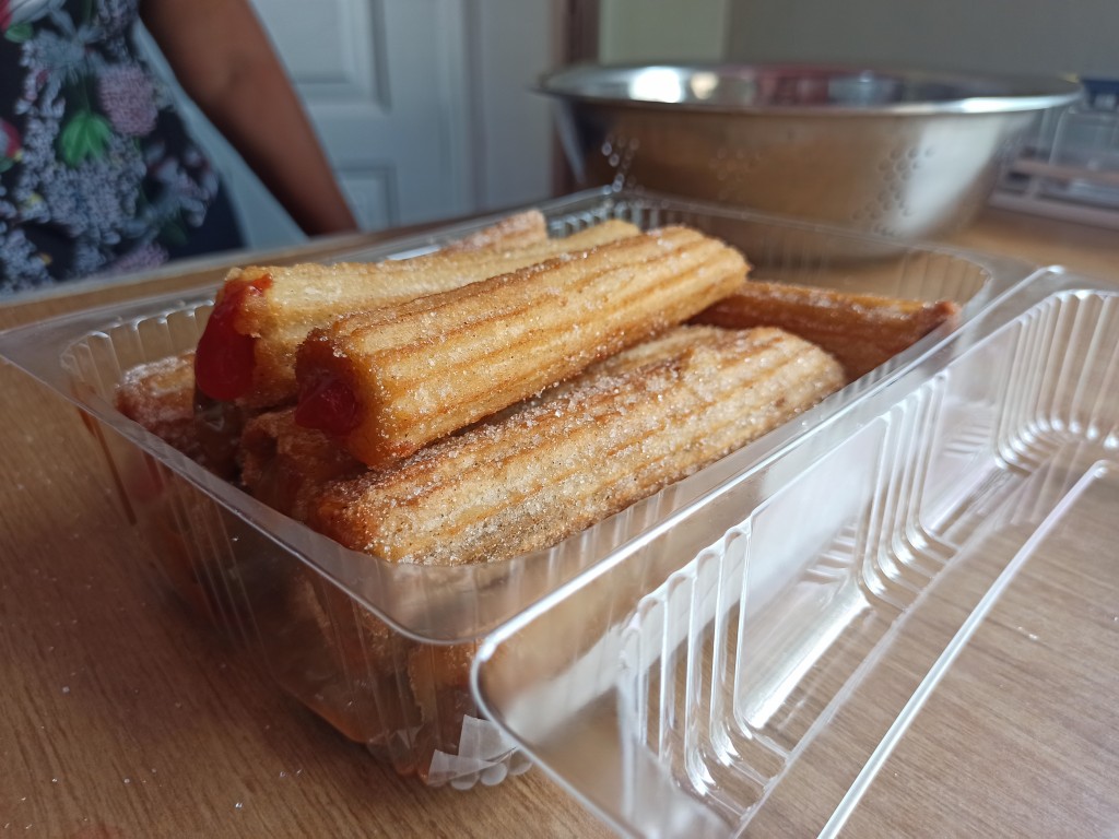 How to make traditional churros with dulce de leche filling? A step-by-step recipe How to make traditional churros with dulce de leche filling? A step-by-step recipe