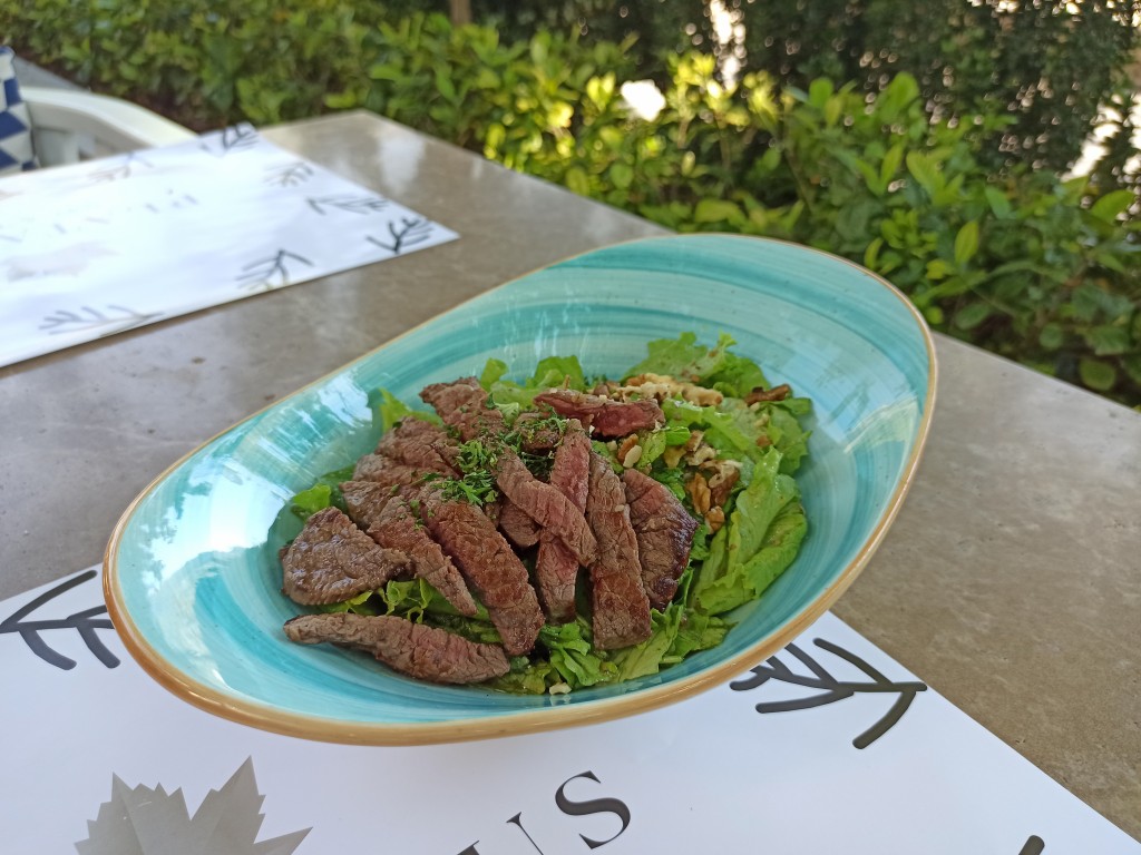 Keto Beef steak salad with nuts and tomatoes Keto Beef steak salad with nuts and tomatoes