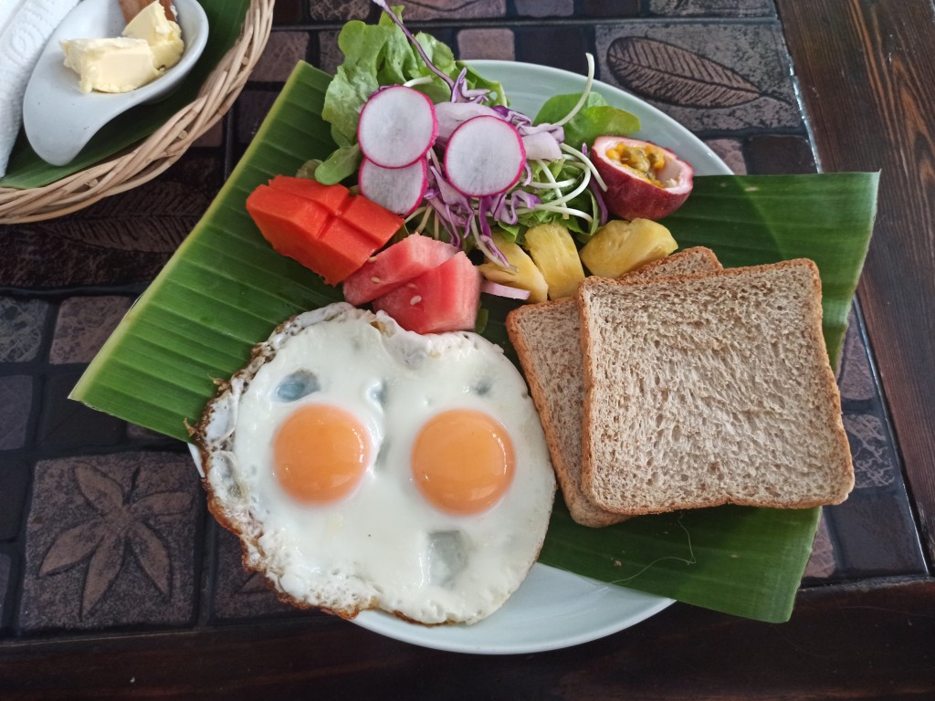 What to eat before a jungle trek in Thailand? 7 top breakfast sets before trekking in Thailand - Poached or scrambled eggs with toasts, vegetables and fruits What to eat before a jungle trek in Thailand? 7 top breakfast sets before trekking in Thailand - Poached or scrambled eggs with toasts, vegetables and fruits