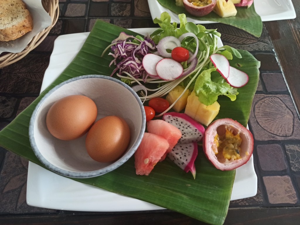 What to eat before a jungle trek in Thailand? 7 top breakfast sets before trekking in Thailand - Boiled eggs with toasts, vegetables and fruits What to eat before a jungle trek in Thailand? 7 top breakfast sets before trekking in Thailand - Boiled eggs with toasts, vegetables and fruits