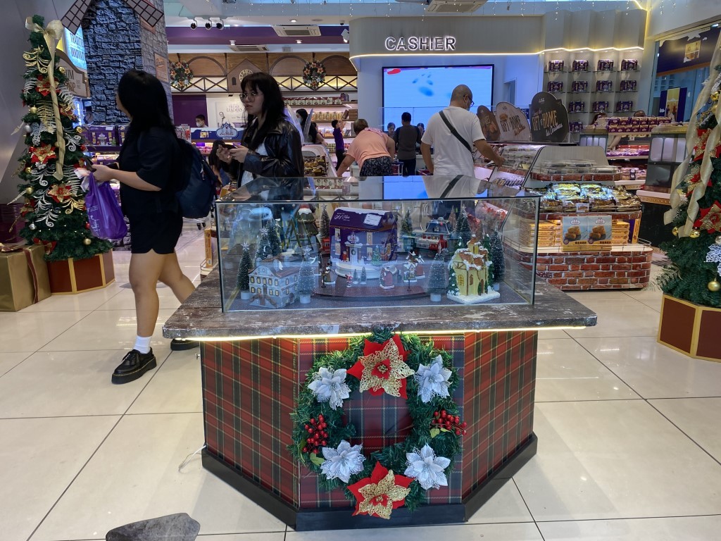 Eng Bee Tin - Home of the Best Hopia, Tikoy & Mooncakes in Ongpin, Binondo (Chinatown) Manila Eng Bee Tin - Home of the Best Hopia, Tikoy & Mooncakes in Ongpin, Binondo (Chinatown) Manila