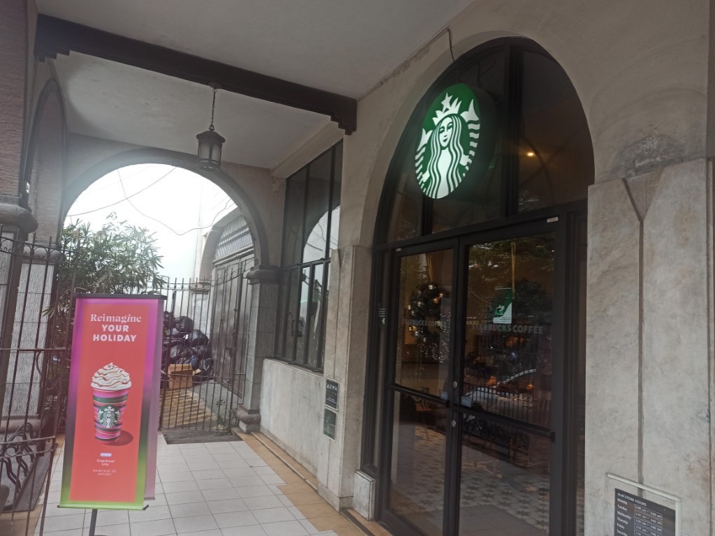 Starbucks in the heart of the historic center of Manila, Intramuros in the Philippines Starbucks in the heart of the historic center of Manila, Intramuros in the Philippines