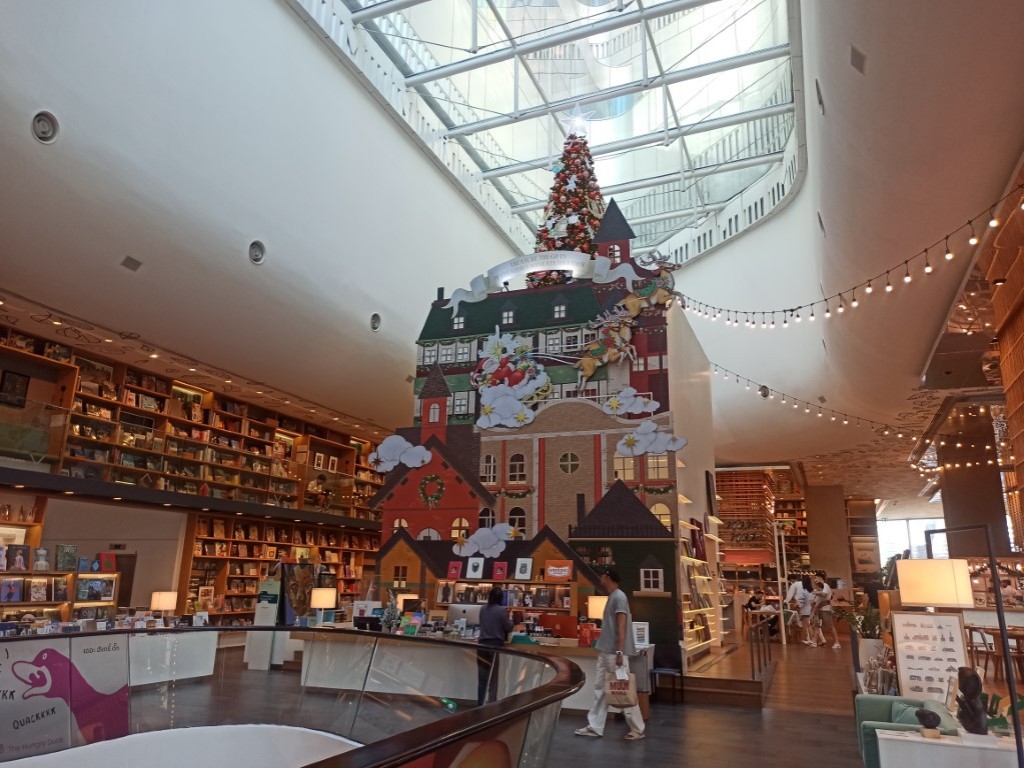 Visit Eathai and feel the exquisite spirit of Thai culture in luxury Central Embassy in Bangkok Visit Eathai and feel the exquisite spirit of Thai culture in luxury Central Embassy in Bangkok