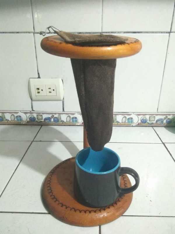 How to brew coffee in a Costa Rican way? Use chorreador. How to brew coffee in a Costa Rican way? Use chorreador.